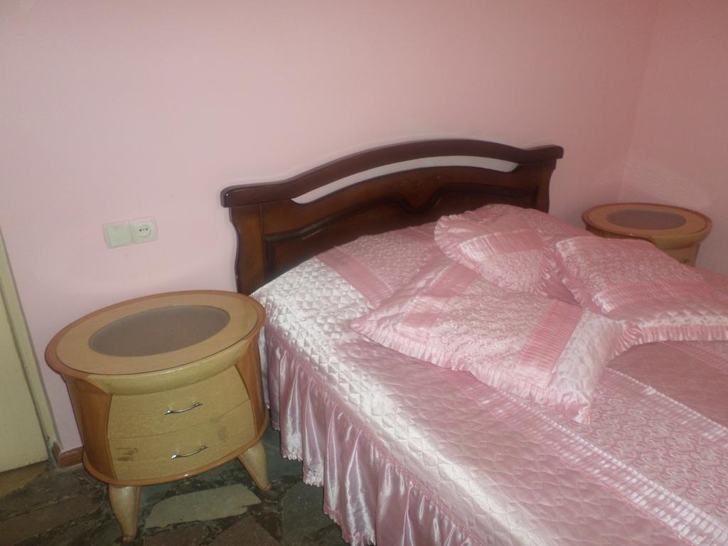 Guest House Sen Дилиян Екстериор снимка