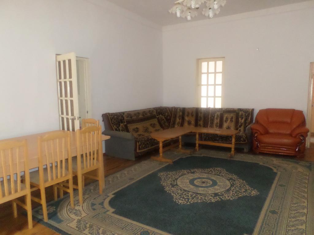 Guest House Sen Дилиян Екстериор снимка