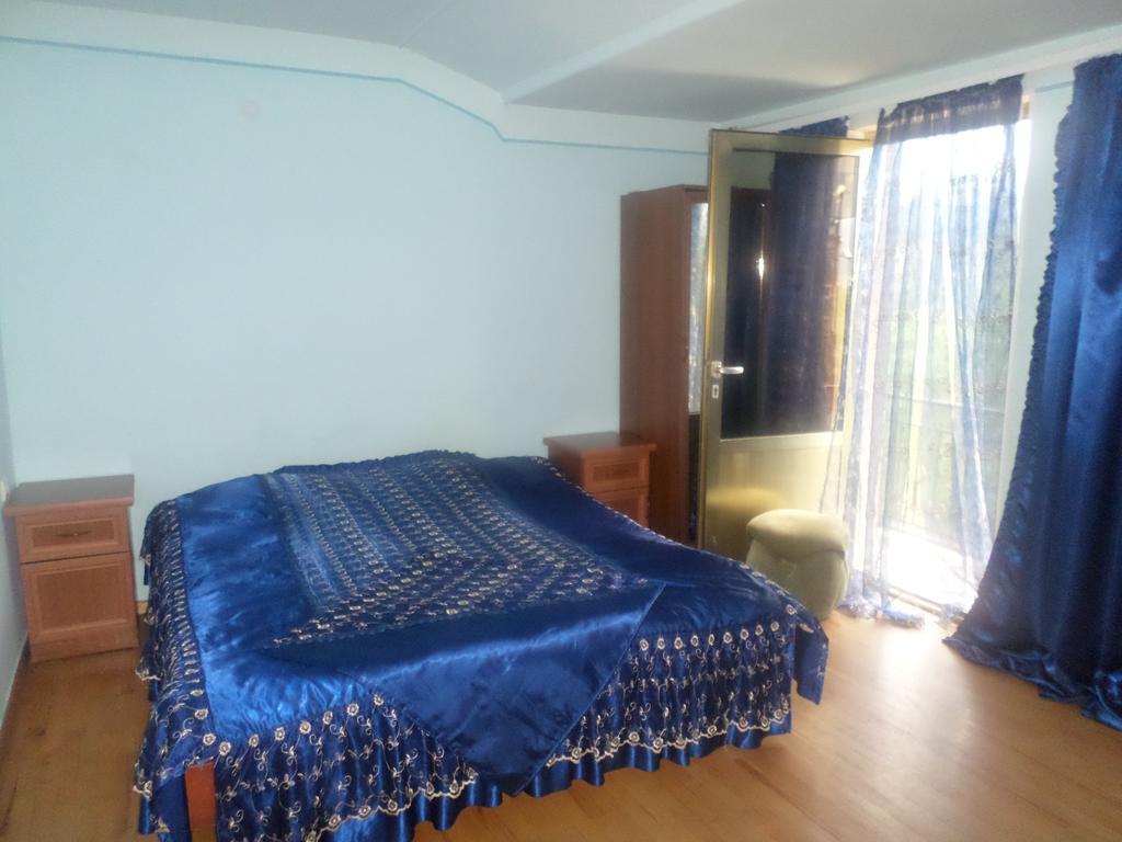 Guest House Sen Дилиян Екстериор снимка