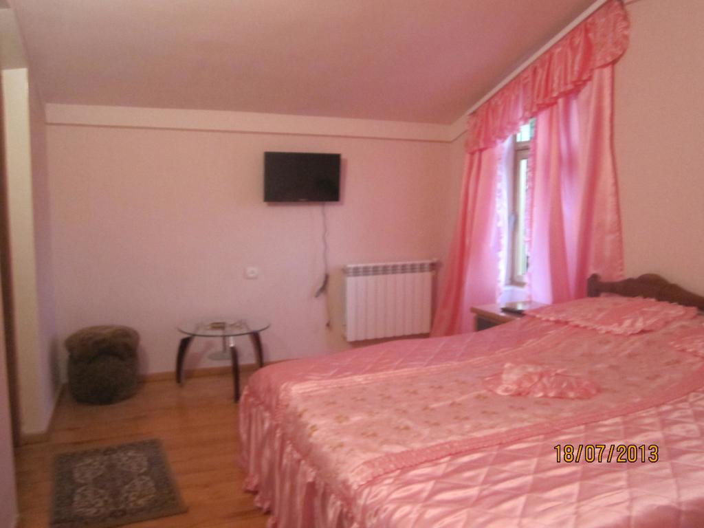 Guest House Sen Дилиян Екстериор снимка