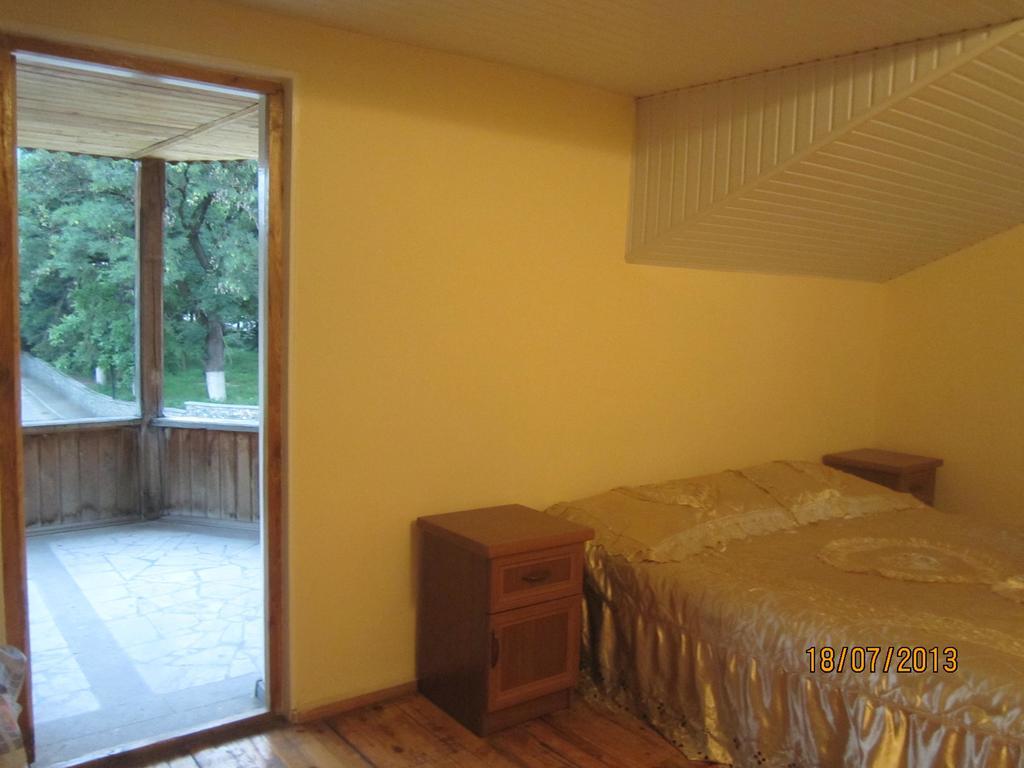 Guest House Sen Дилиян Екстериор снимка