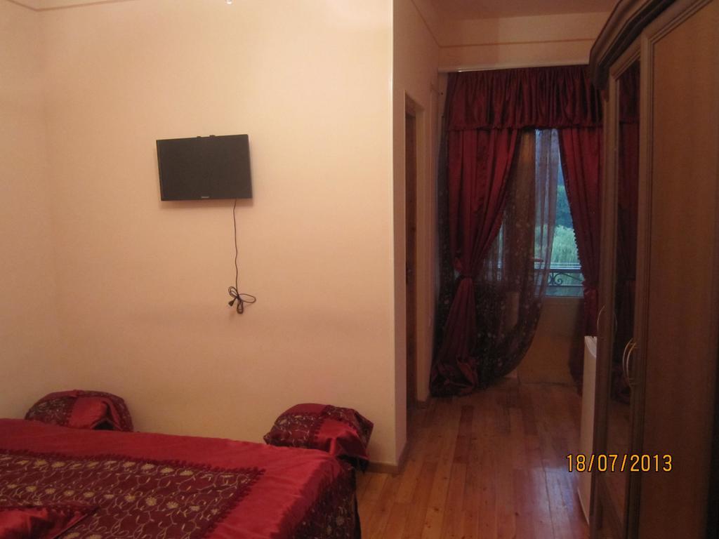 Guest House Sen Дилиян Екстериор снимка