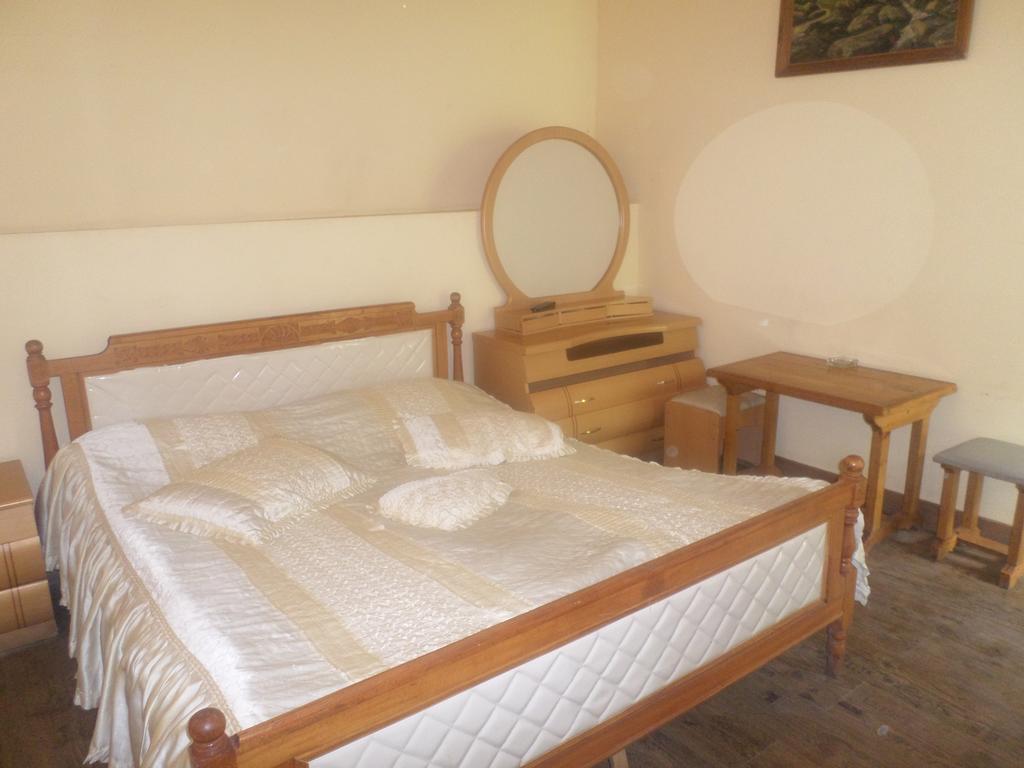 Guest House Sen Дилиян Екстериор снимка