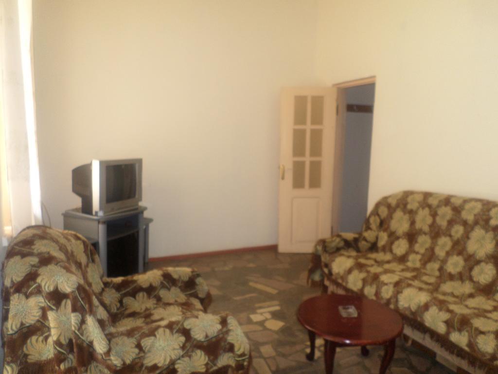 Guest House Sen Дилиян Екстериор снимка